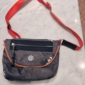 Lululemon Festival Bag Atomic Flower-Excellent preloved condition
